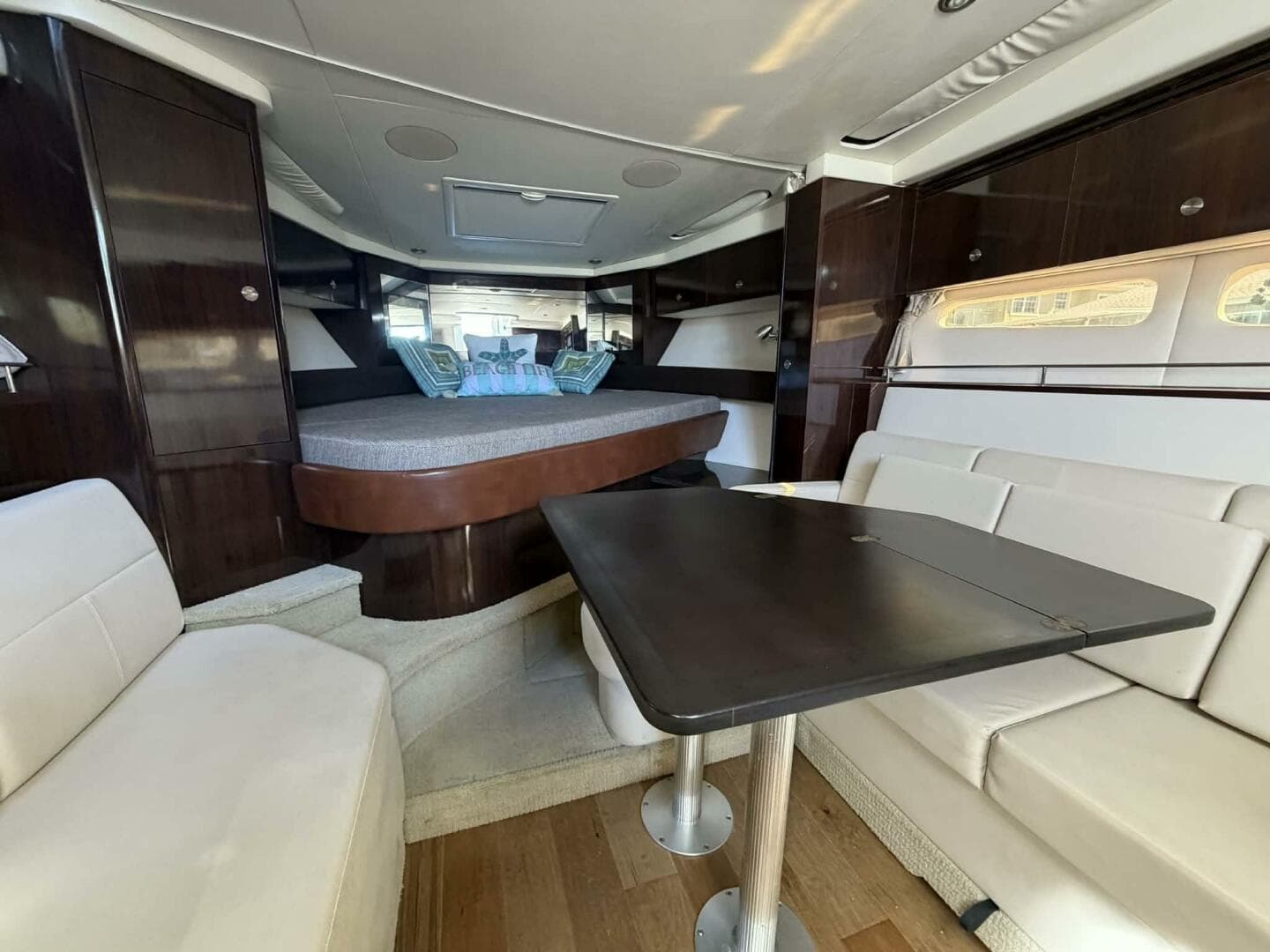 2016 Sea Ray 350 Sundancer — photo 40