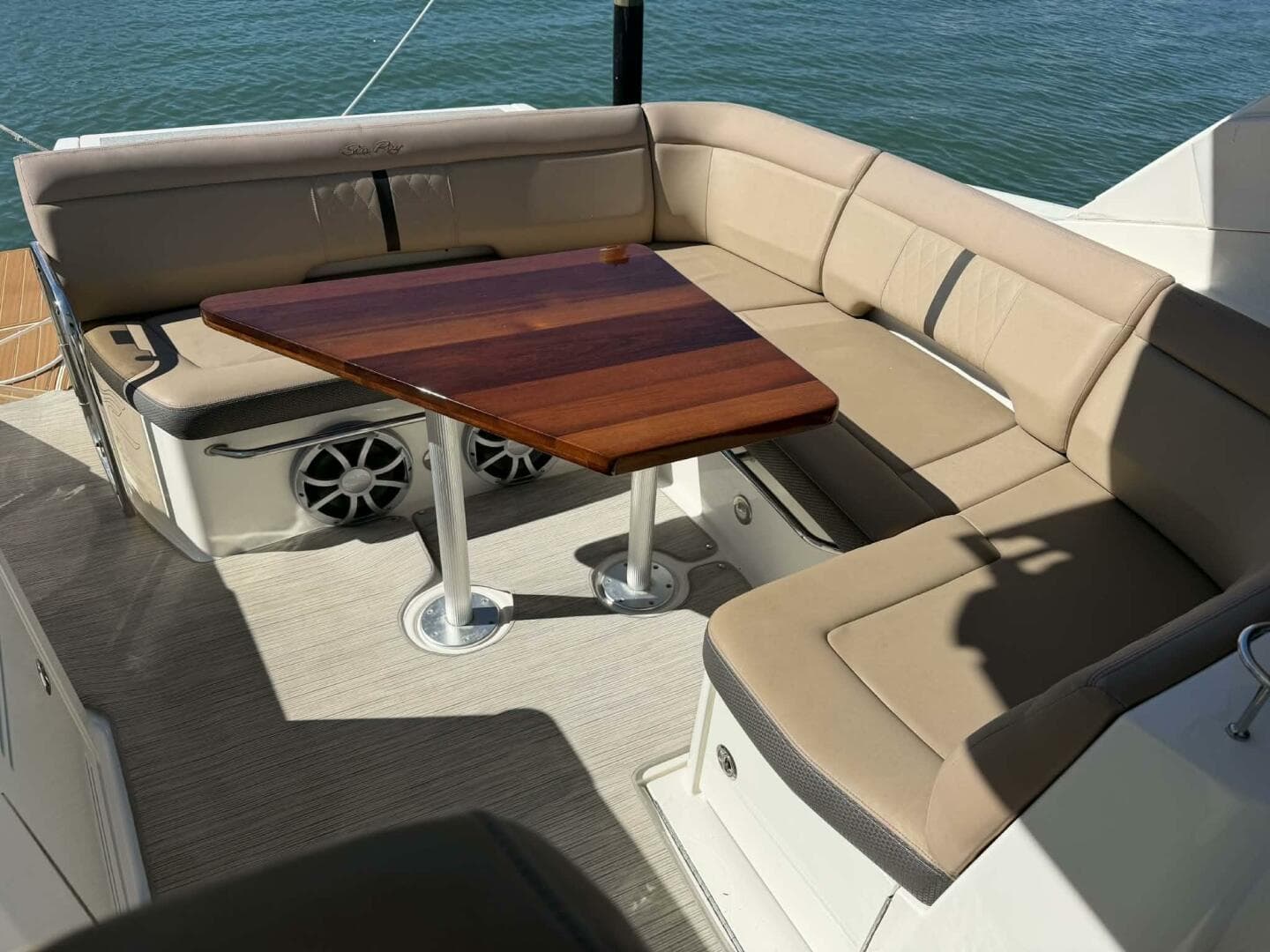 2016 Sea Ray 350 Sundancer — photo 25