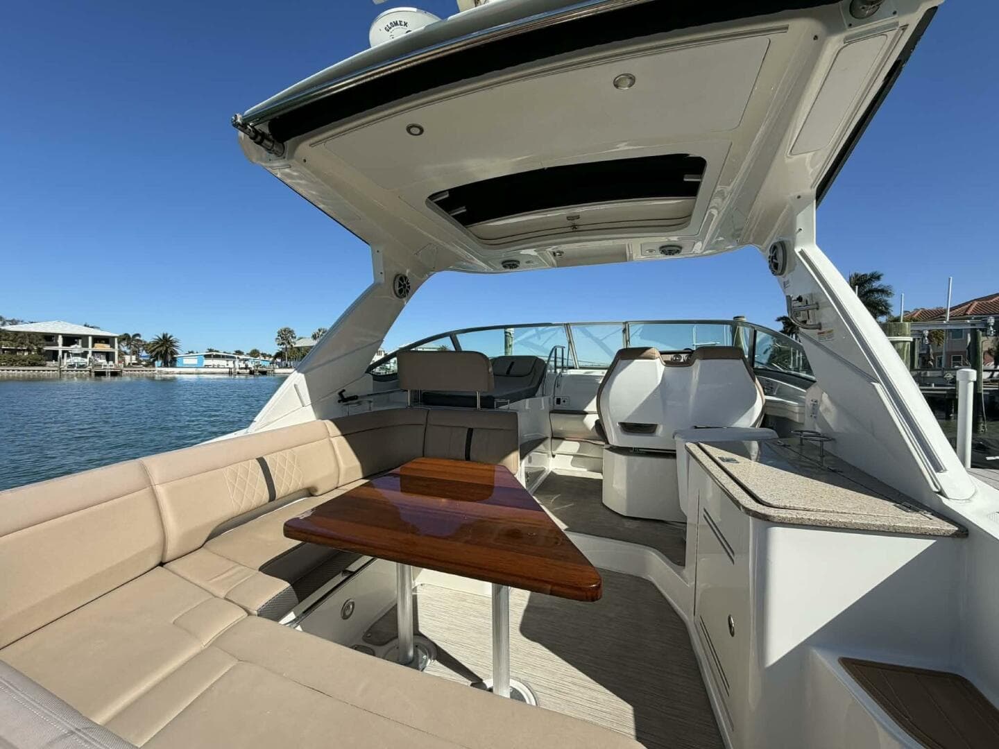 2016 Sea Ray 350 Sundancer — photo 23