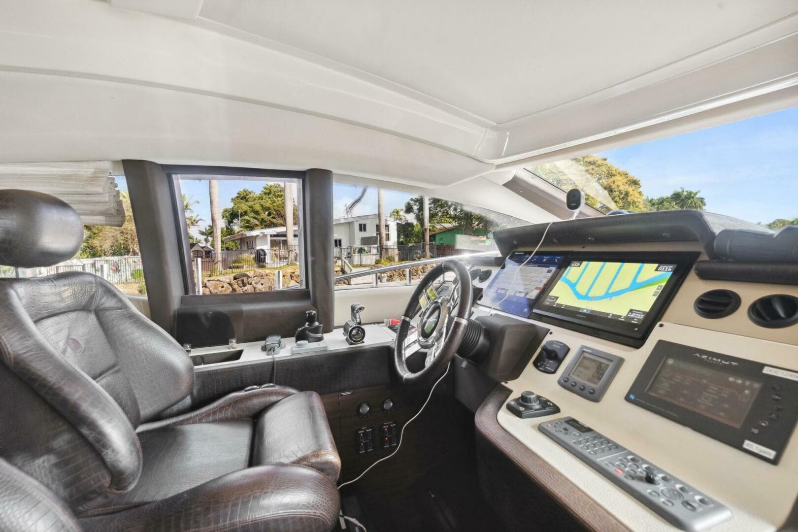 2013 Azimut 70 — photo 35