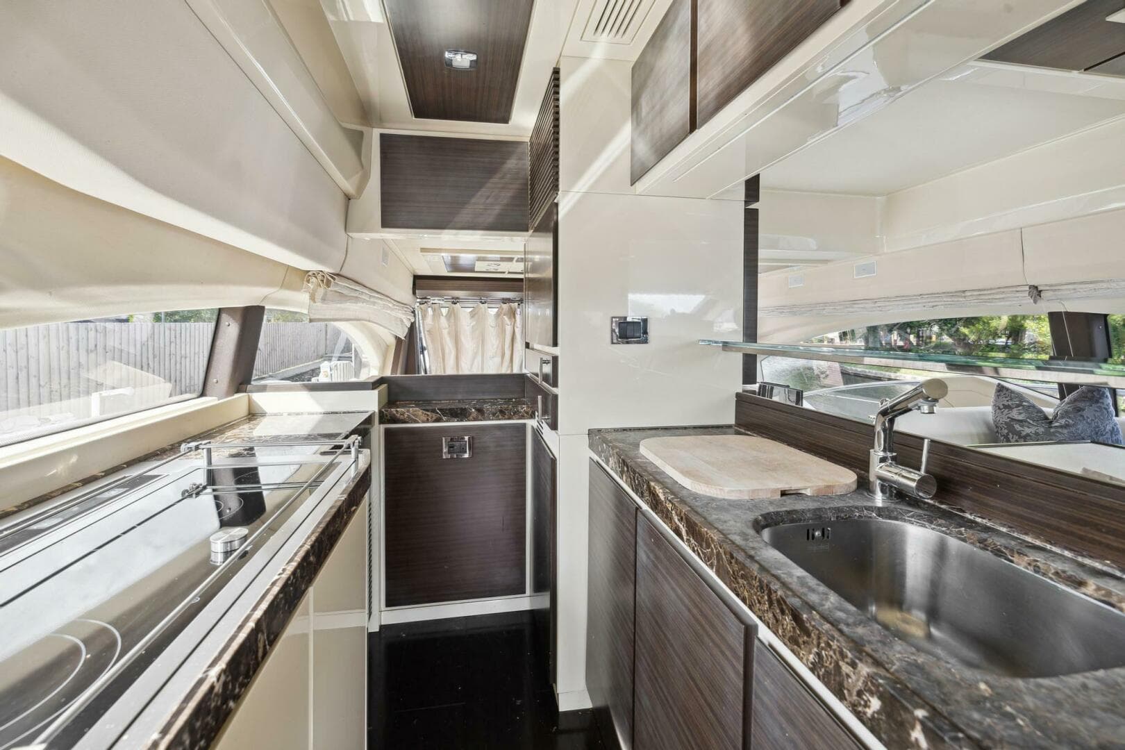 2013 Azimut 70 — photo 31