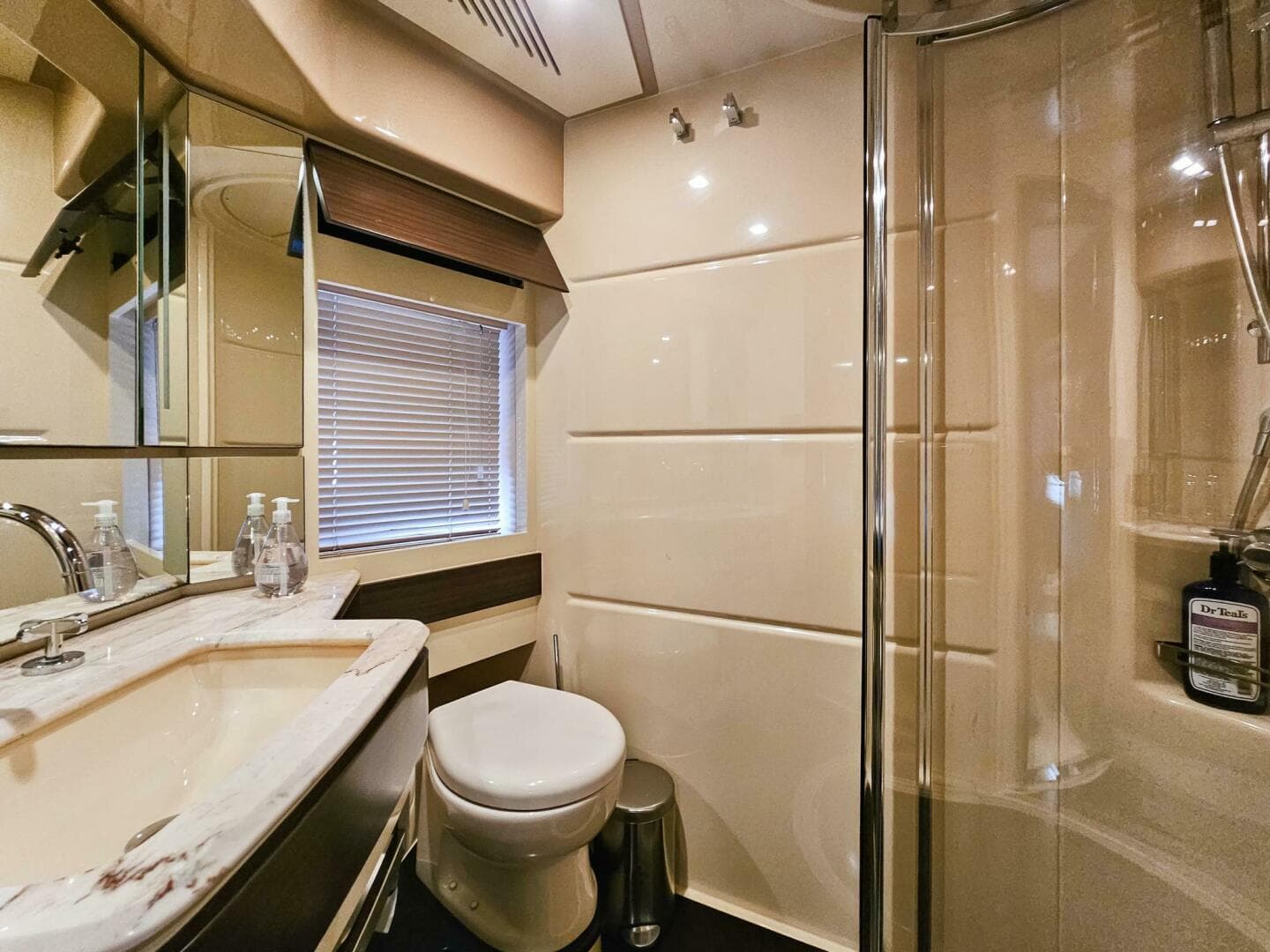 2013 Azimut 70 — photo 51