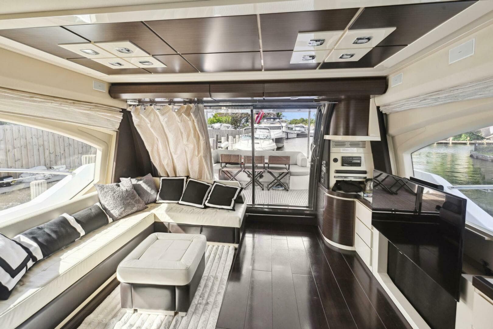 2013 Azimut 70 — photo 24