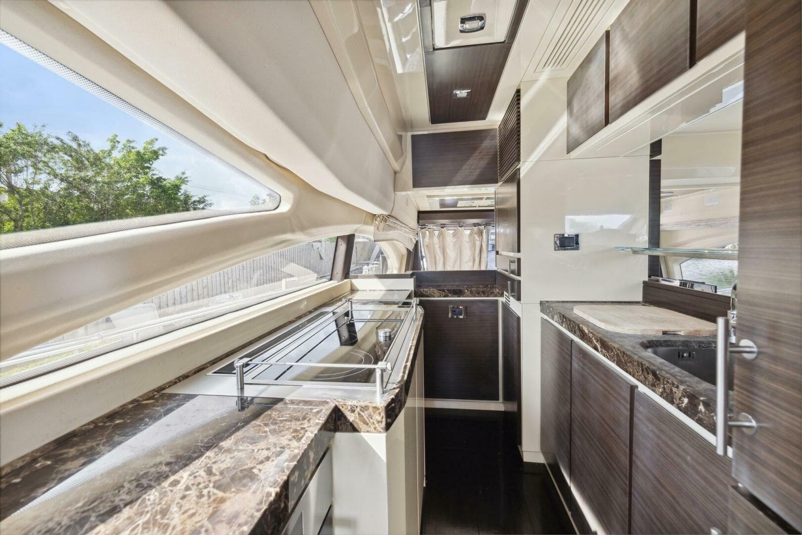 2013 Azimut 70 — photo 30