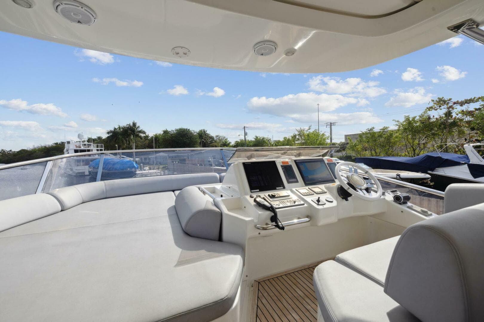 2013 Azimut 70 — photo 11
