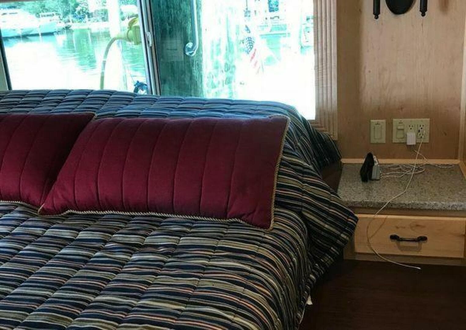 2017 Sumerset Houseboat — photo 57