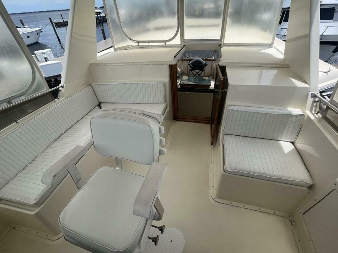 1981 Hatteras 48 — photo 8