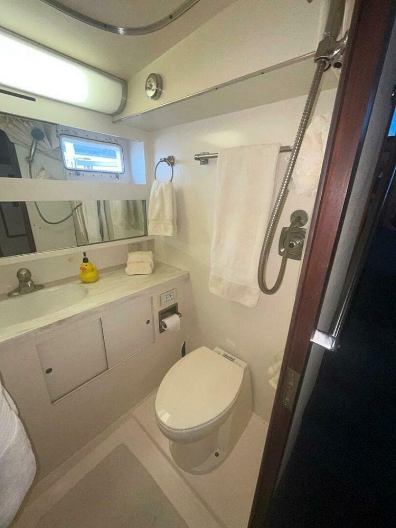 1981 Hatteras 48 — photo 15