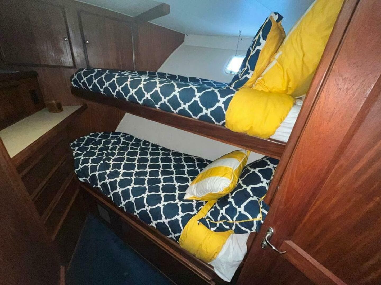 1981 Hatteras 48 — photo 18