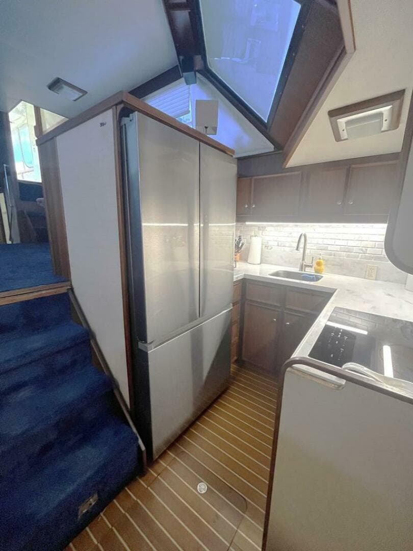 1981 Hatteras 48 — photo 11