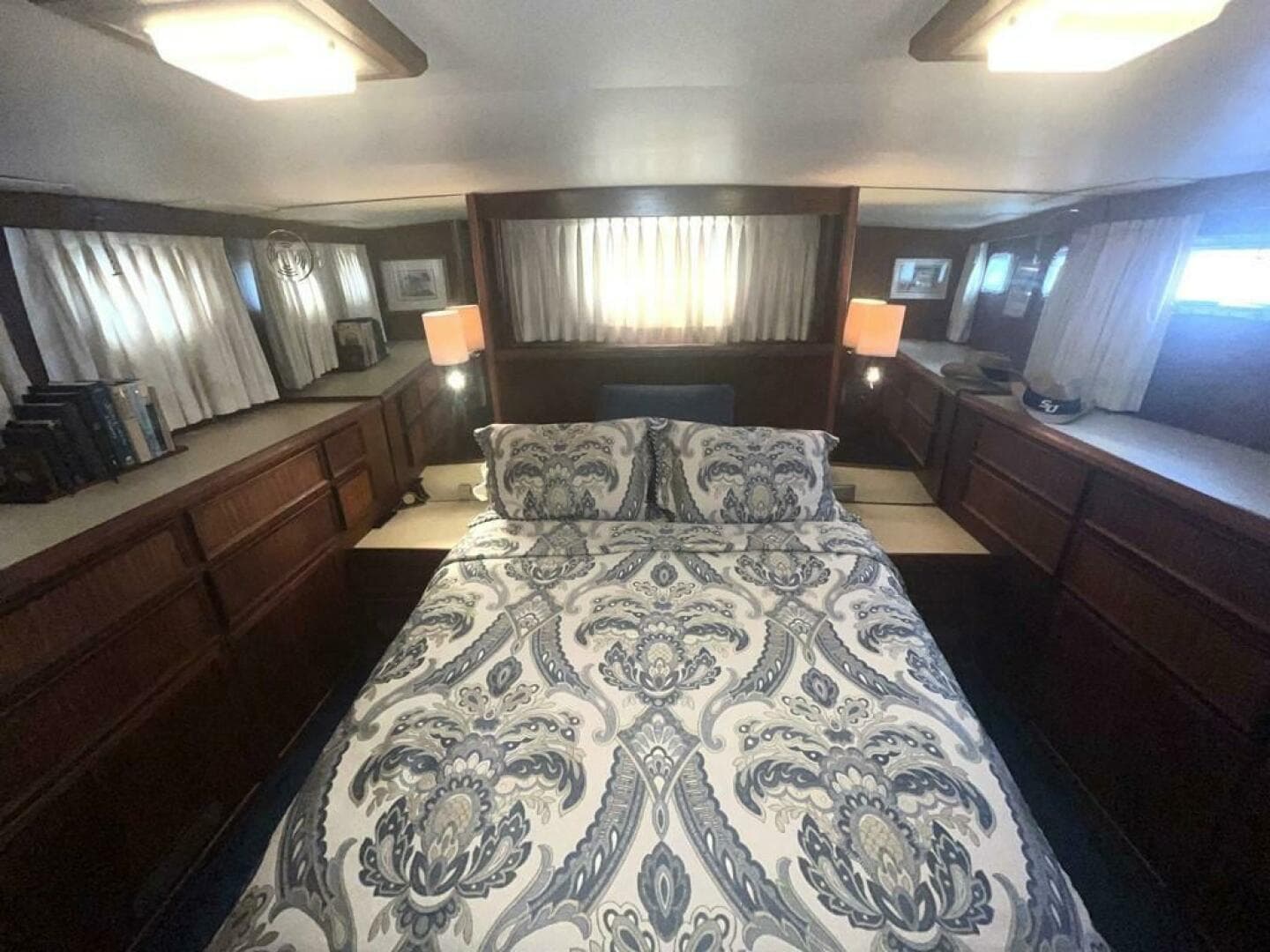 1981 Hatteras 48 — photo 14