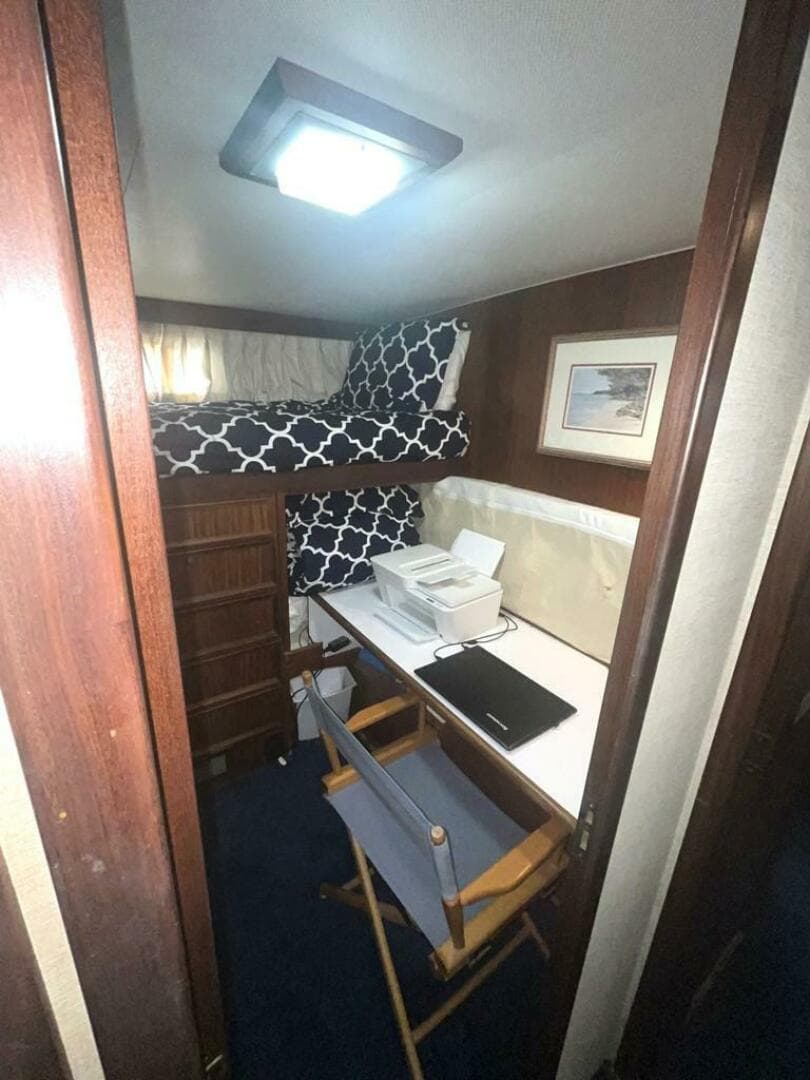 1981 Hatteras 48 — photo 16