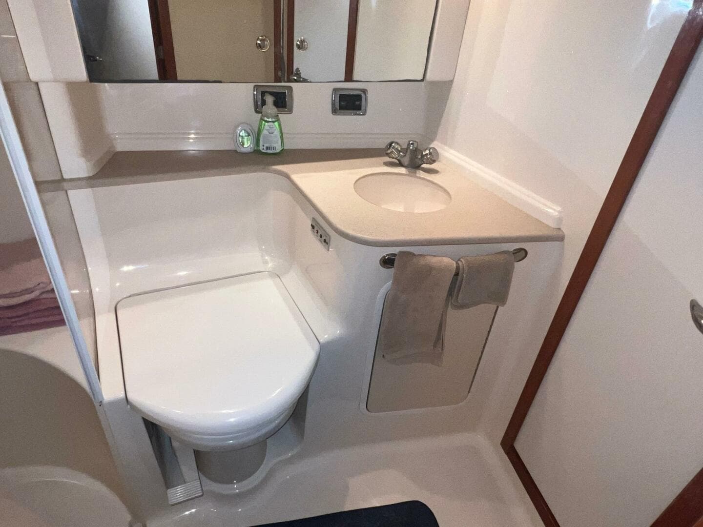 2002 Sea Ray 460 Sundancer — photo 46