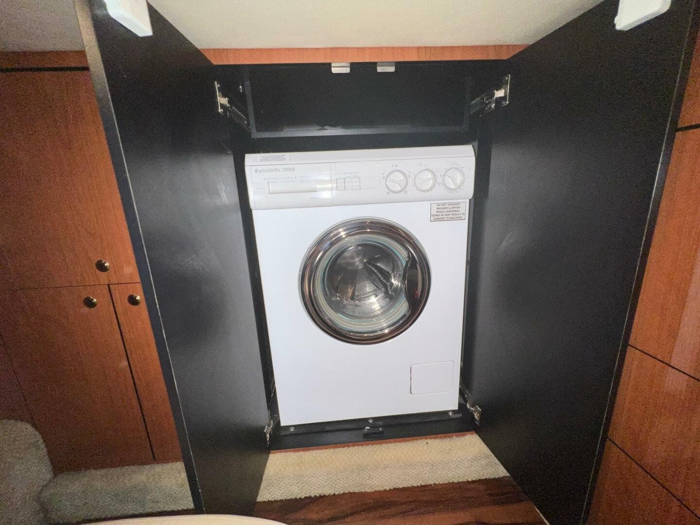 2002 Sea Ray 460 Sundancer — photo 30