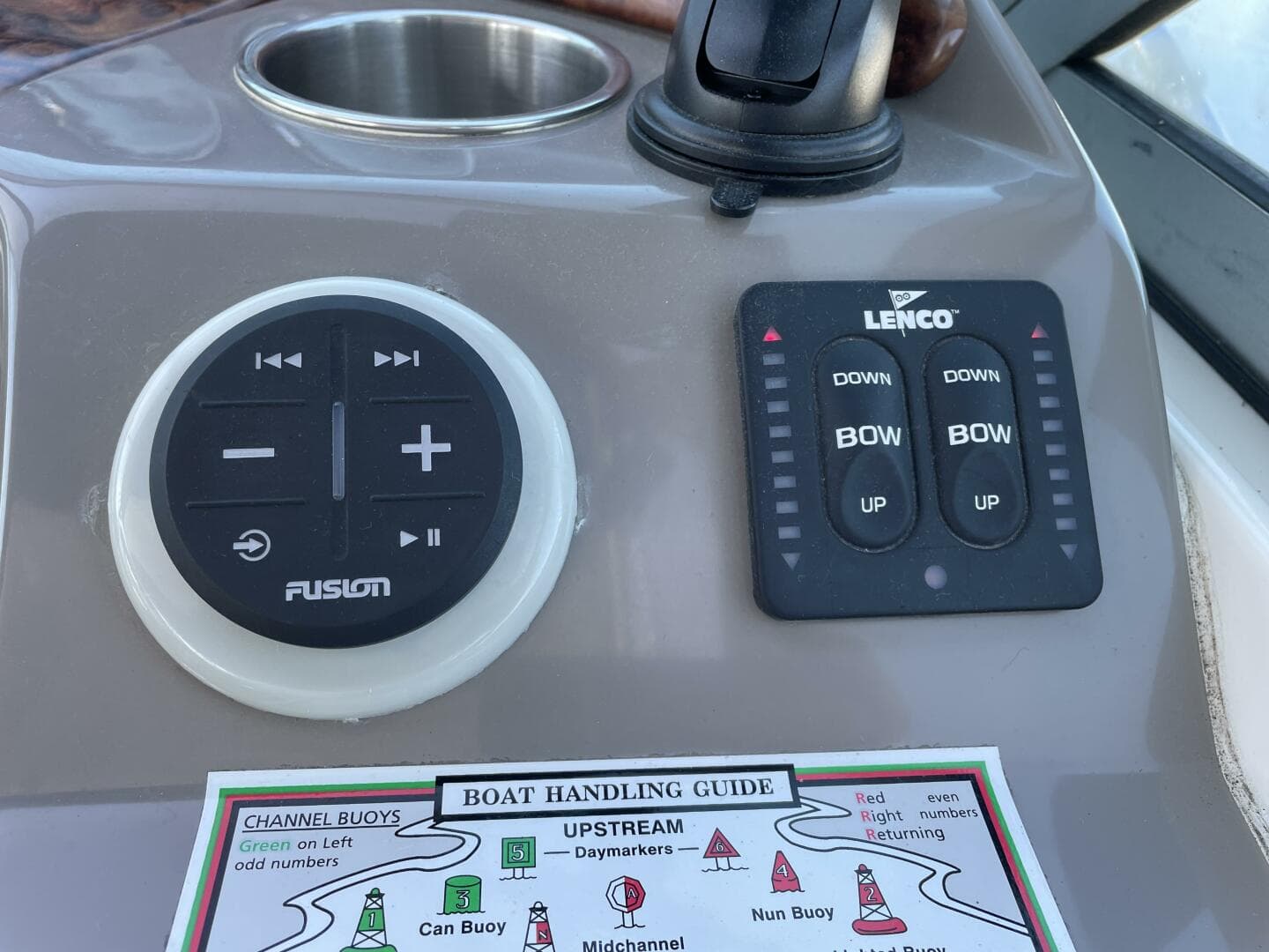 2006 Rinker Express Cruiser — photo 44