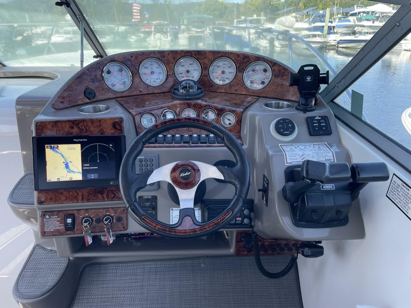 2006 Rinker Express Cruiser — photo 32