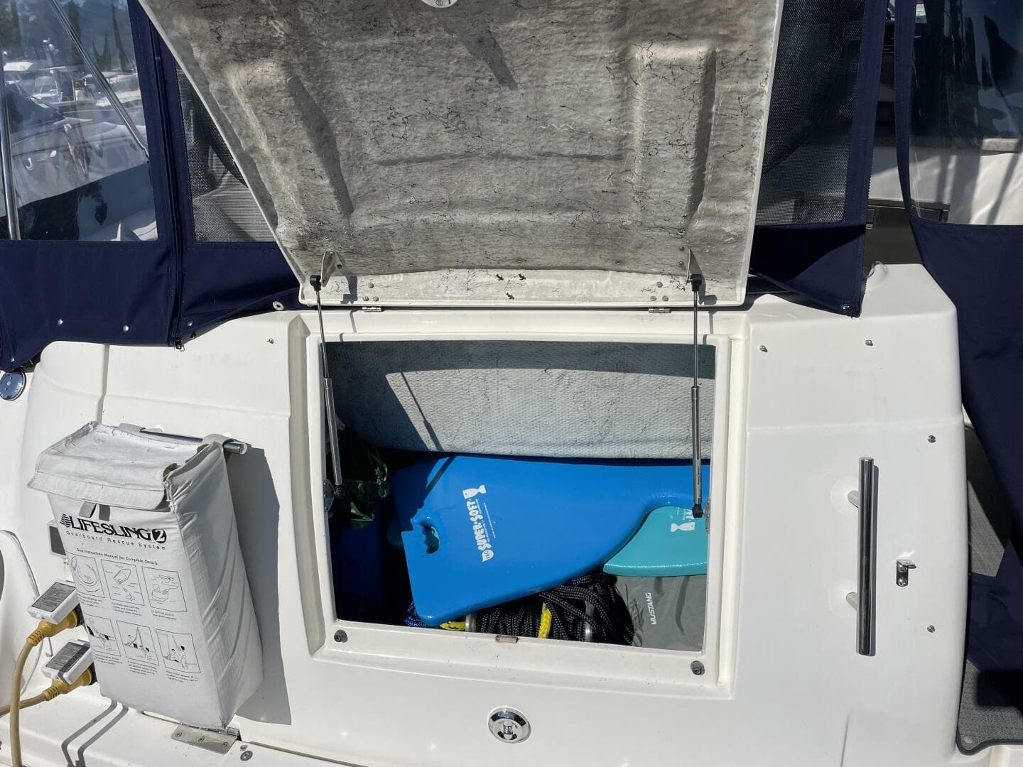 2006 Rinker Express Cruiser — photo 18