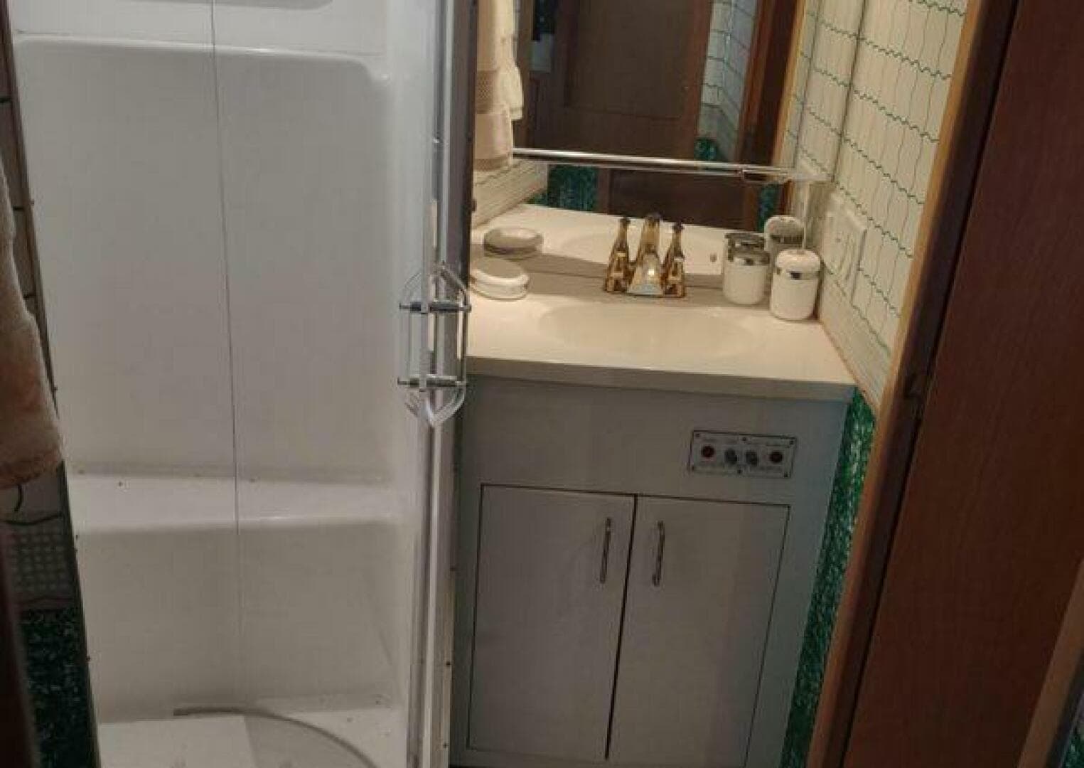 1996 Hatteras 50 Sport Deck — photo 57