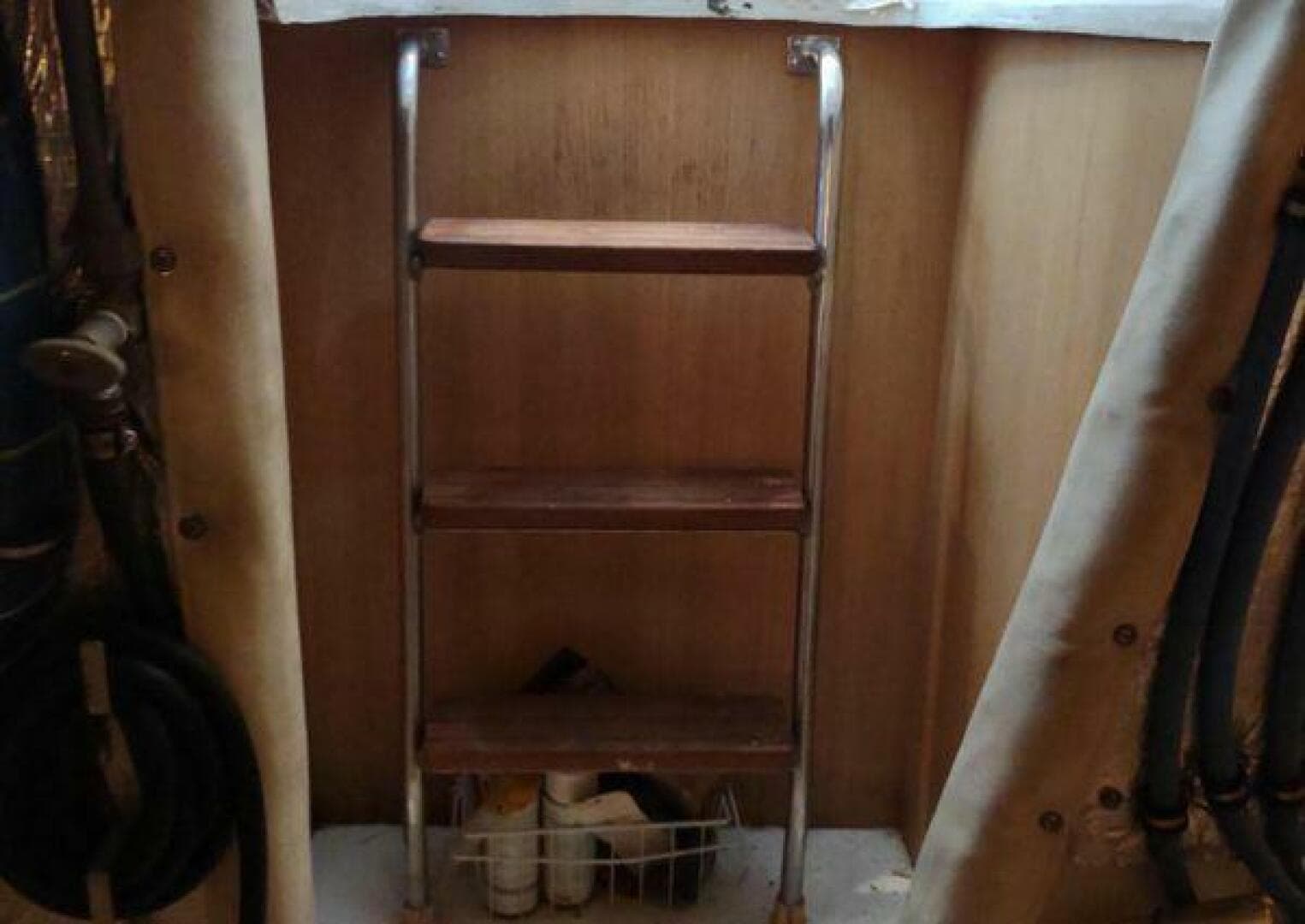 1996 Hatteras 50 Sport Deck — photo 98