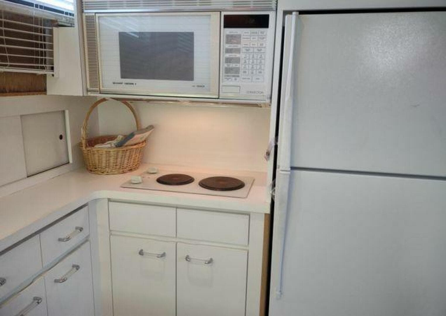 1996 Hatteras 50 Sport Deck — photo 44