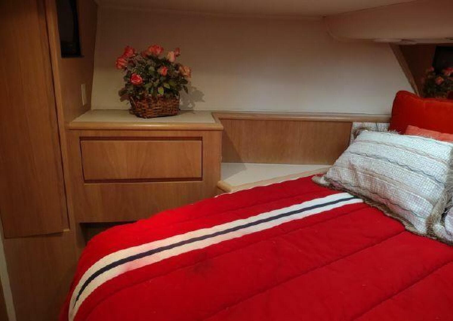 1996 Hatteras 50 Sport Deck — photo 53