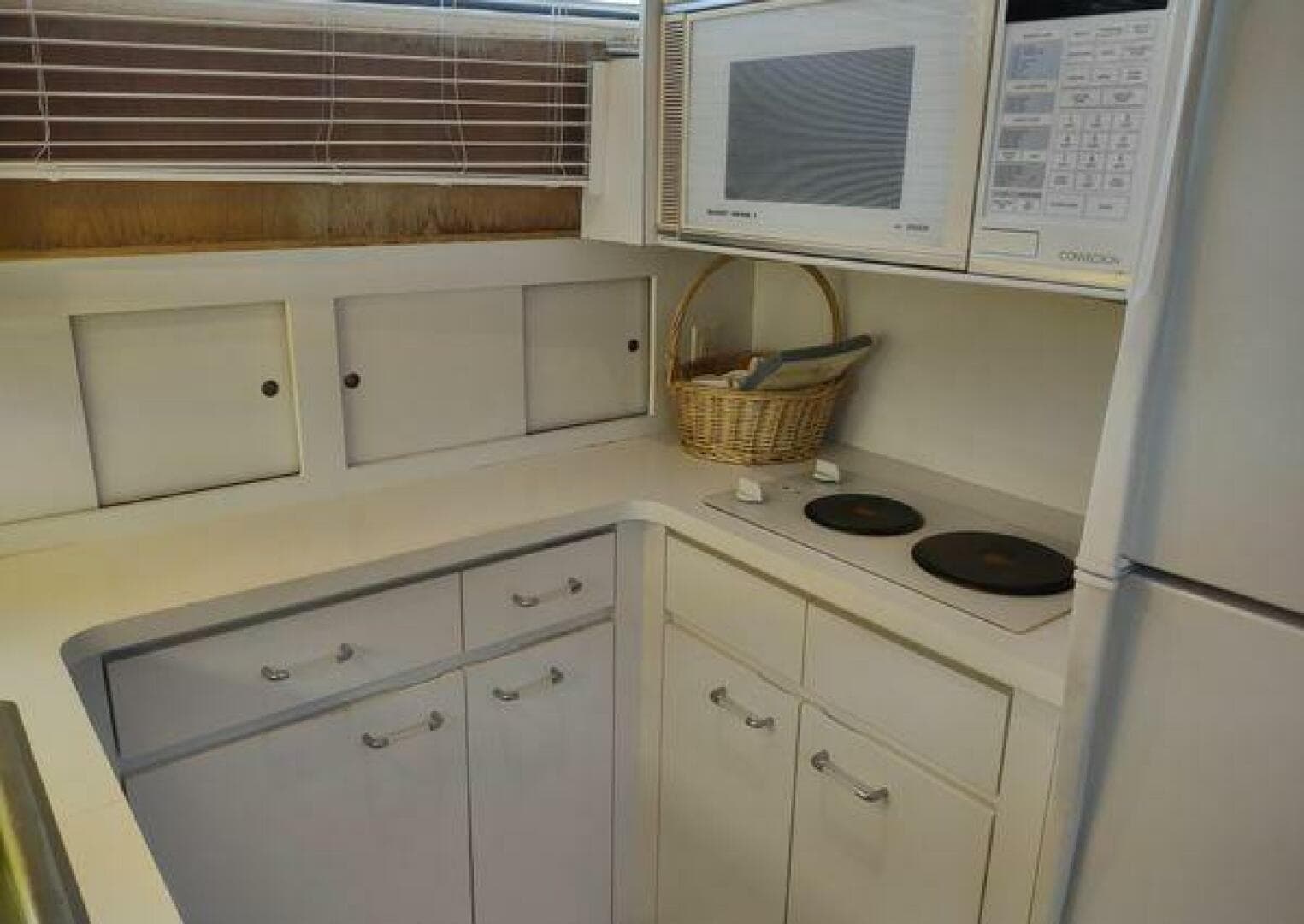 1996 Hatteras 50 Sport Deck — photo 45