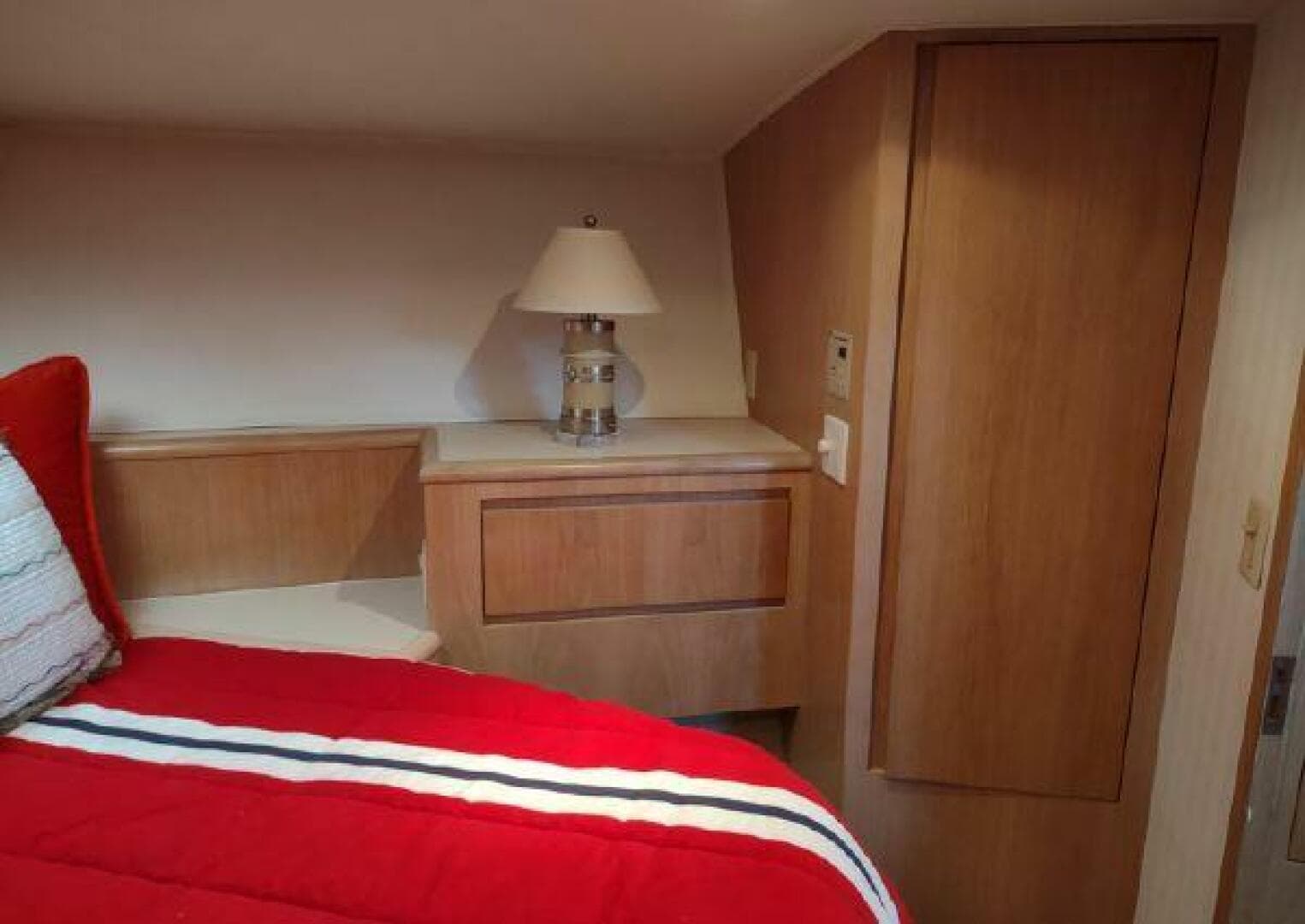 1996 Hatteras 50 Sport Deck — photo 54