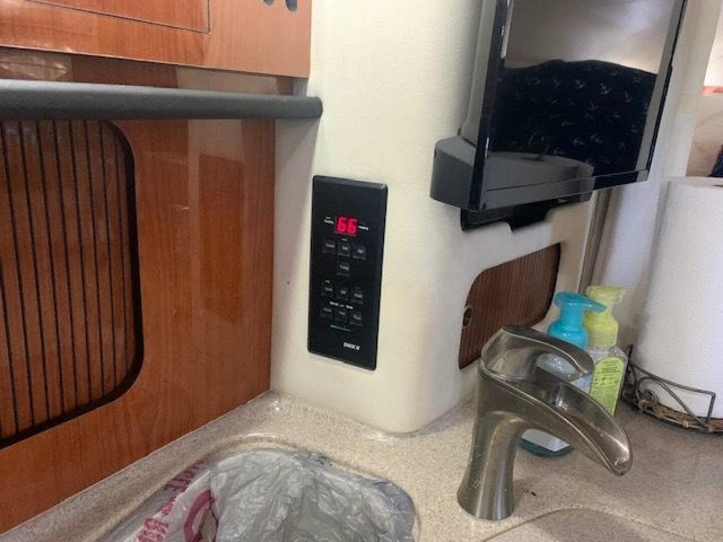 2001 Sea Ray 340 Sundancer — photo 26