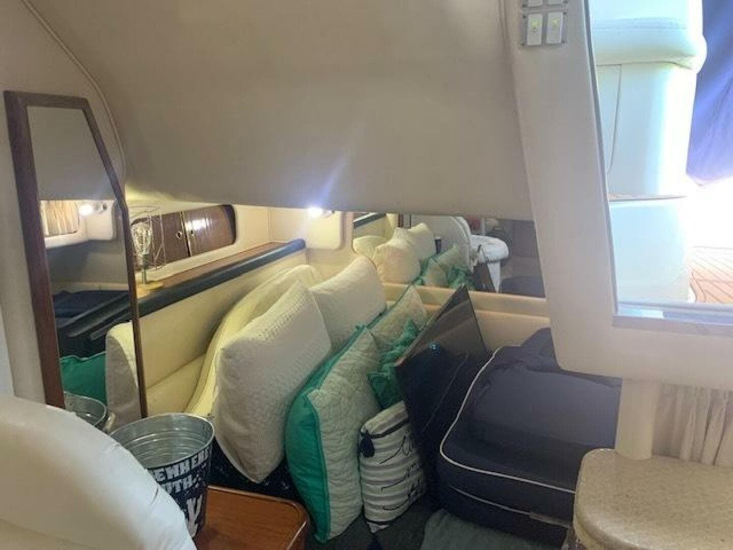 2001 Sea Ray 340 Sundancer — photo 17