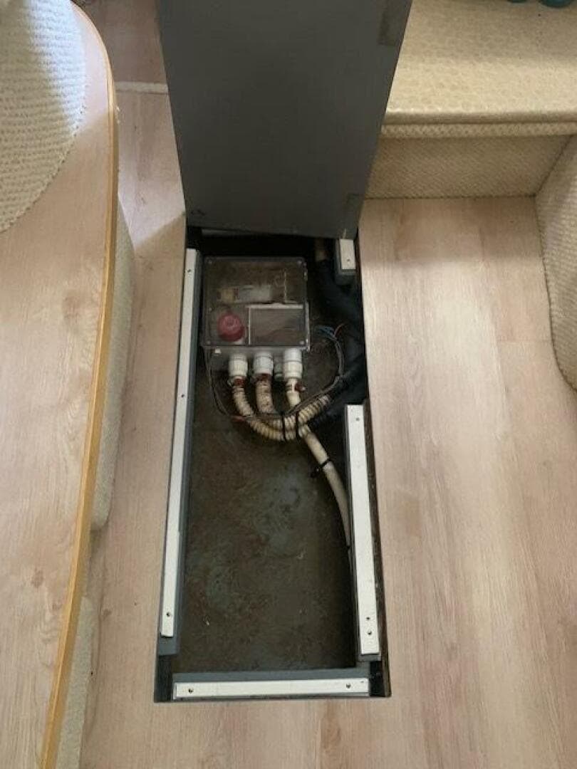 2001 Sea Ray 340 Sundancer — photo 32