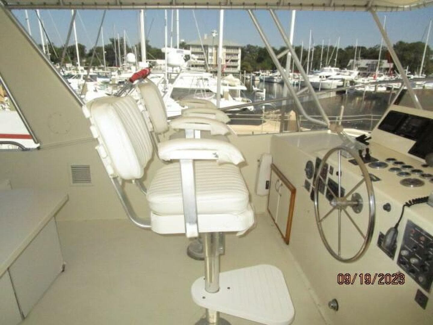 1986 Hatteras 63 Cpmy — photo 15