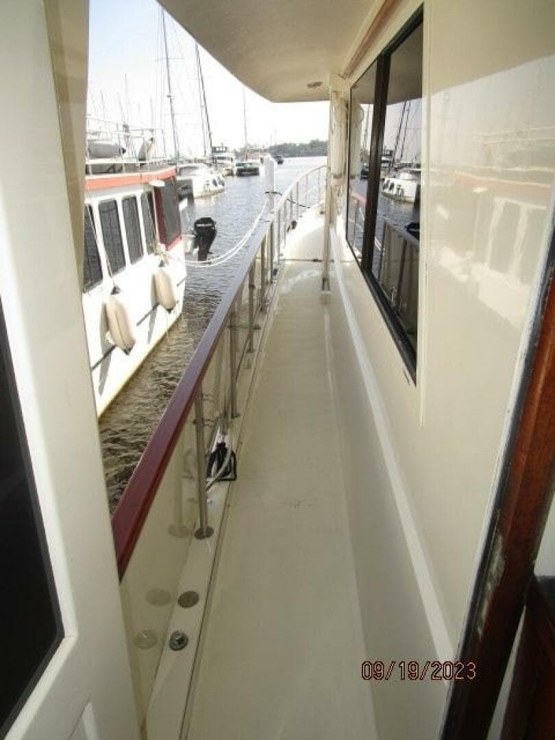 1986 Hatteras 63 Cpmy — photo 10