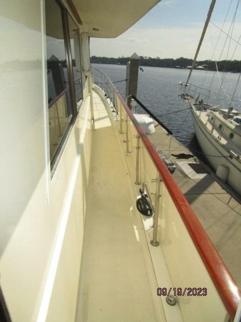1986 Hatteras 63 Cpmy — photo 12