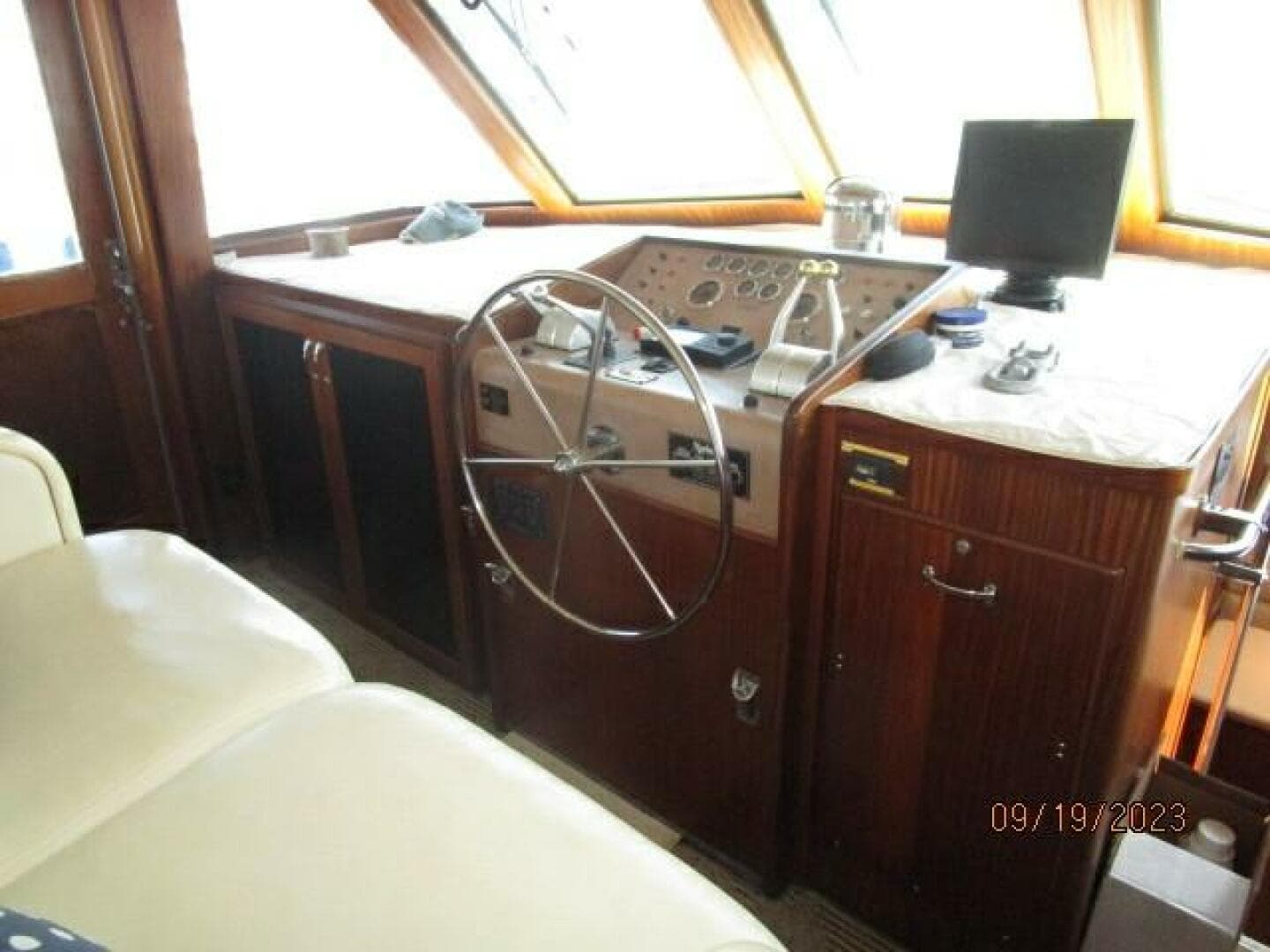 1986 Hatteras 63 Cpmy — photo 44