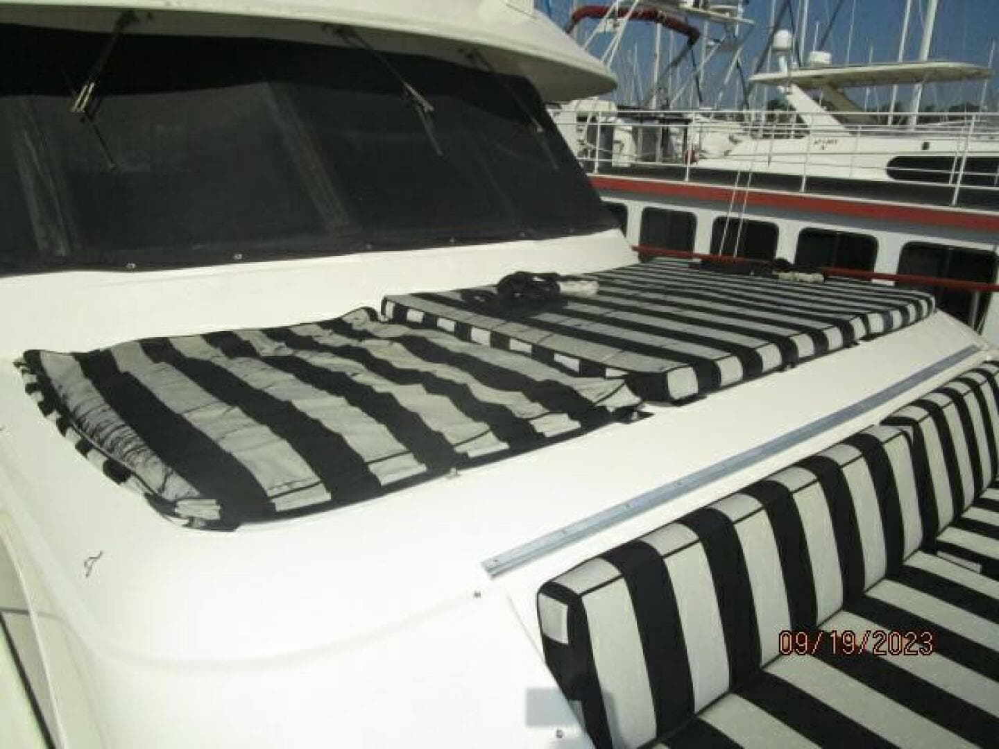 1986 Hatteras 63 Cpmy — photo 8
