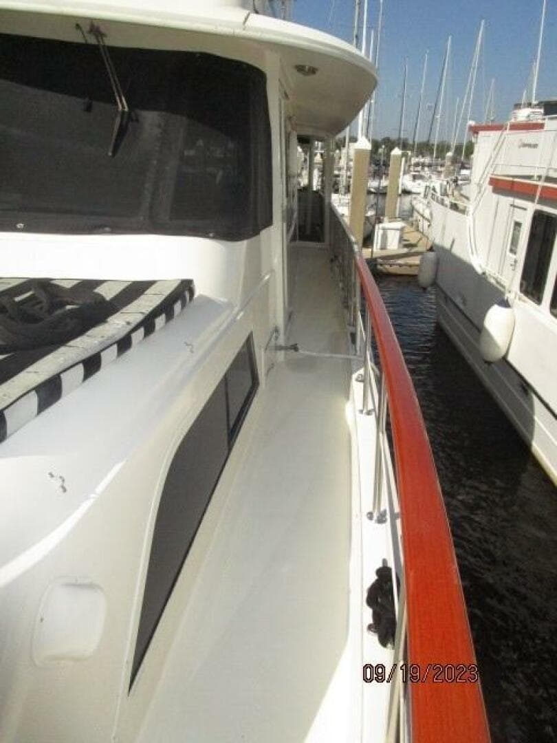 1986 Hatteras 63 Cpmy — photo 9