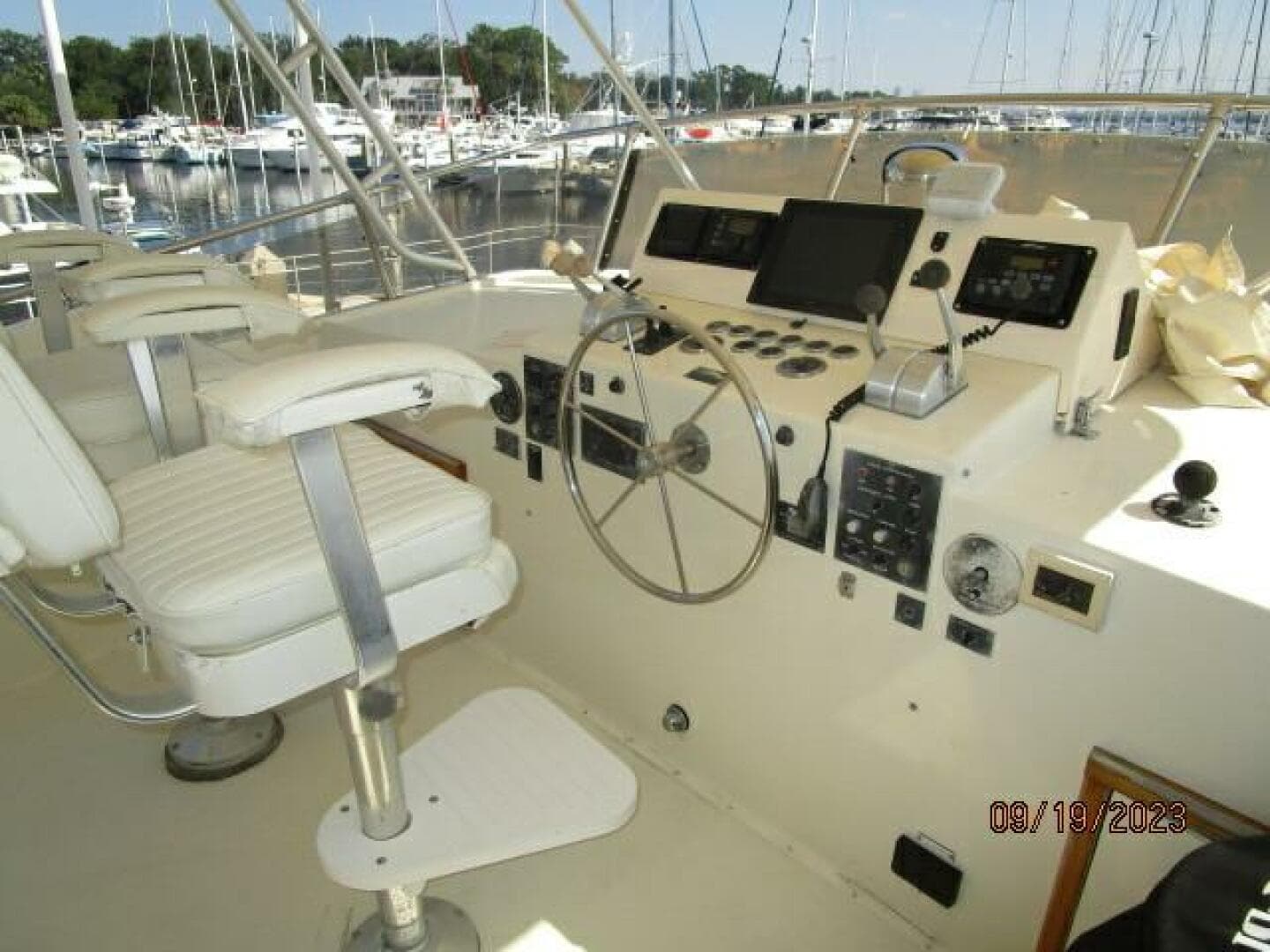 1986 Hatteras 63 Cpmy — photo 17