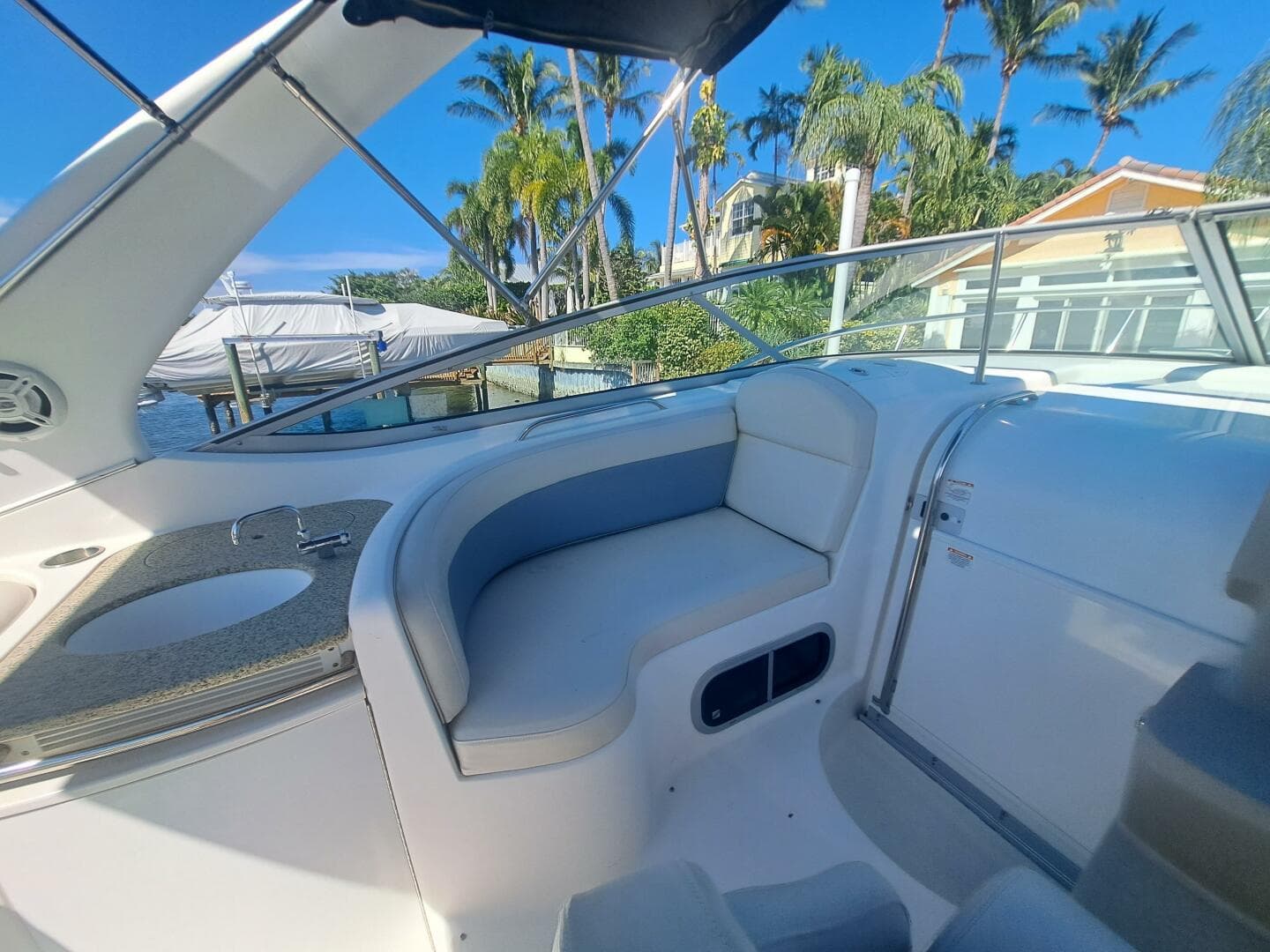2005 Chaparral 330 Signature Cruiser — photo 6