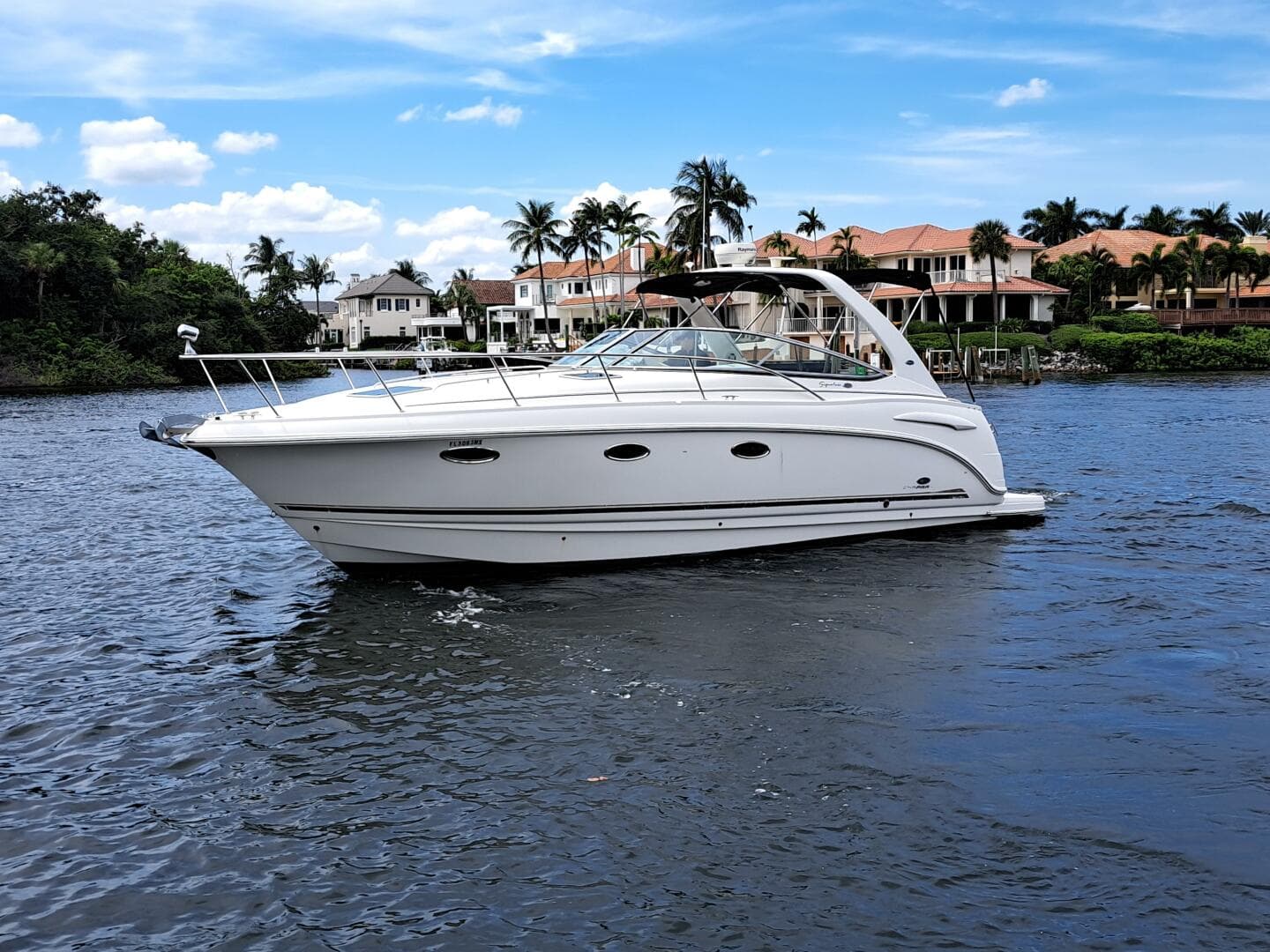 2005 Chaparral 330 Signature Cruiser — photo 1