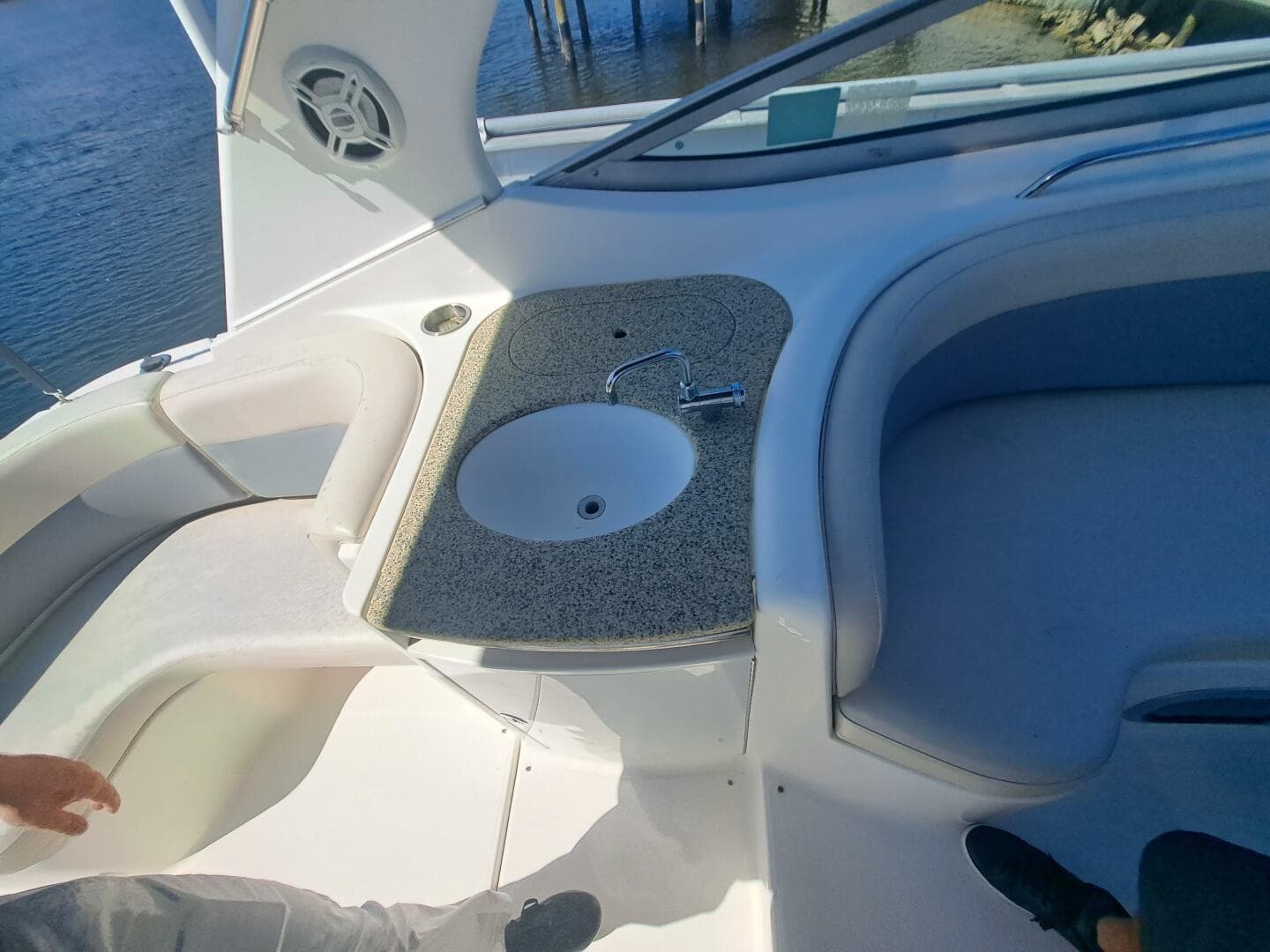 2005 Chaparral 330 Signature Cruiser — photo 8