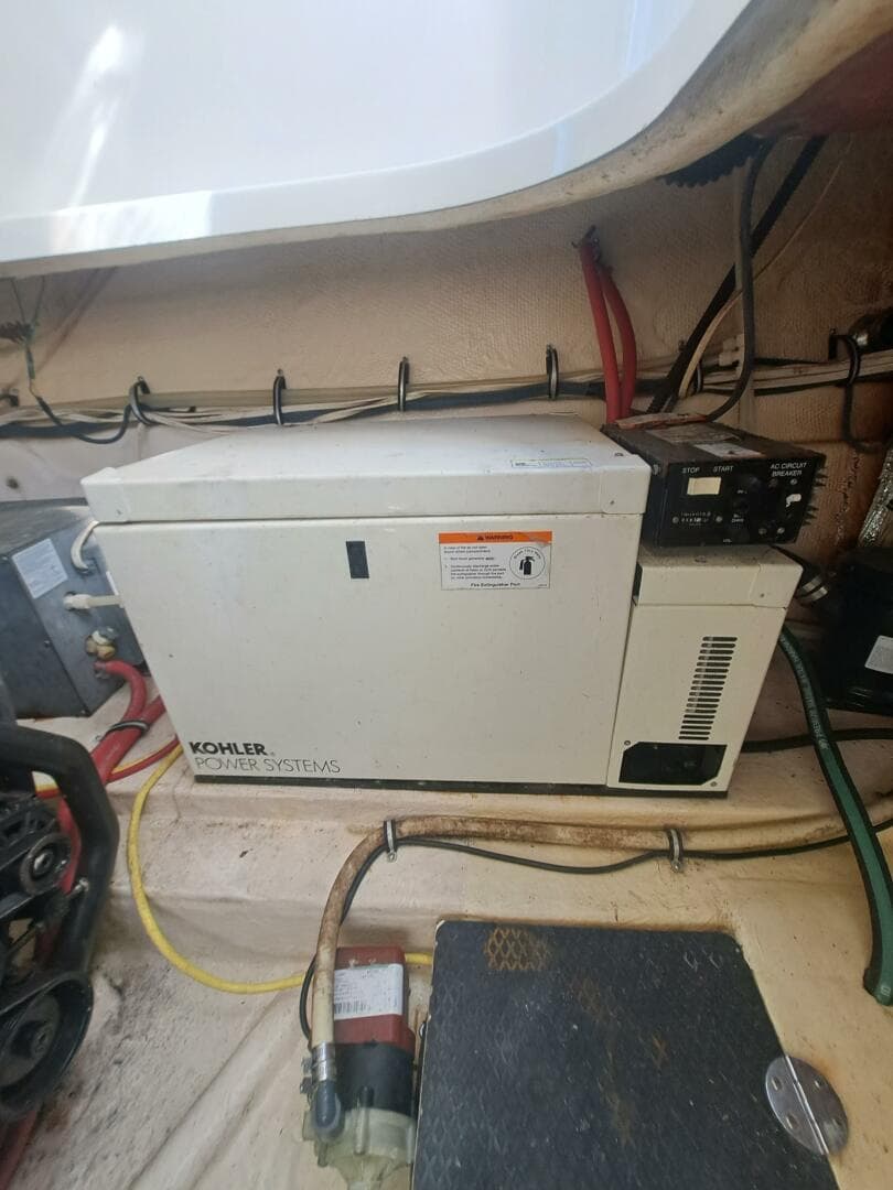 2005 Chaparral 330 Signature Cruiser — photo 16