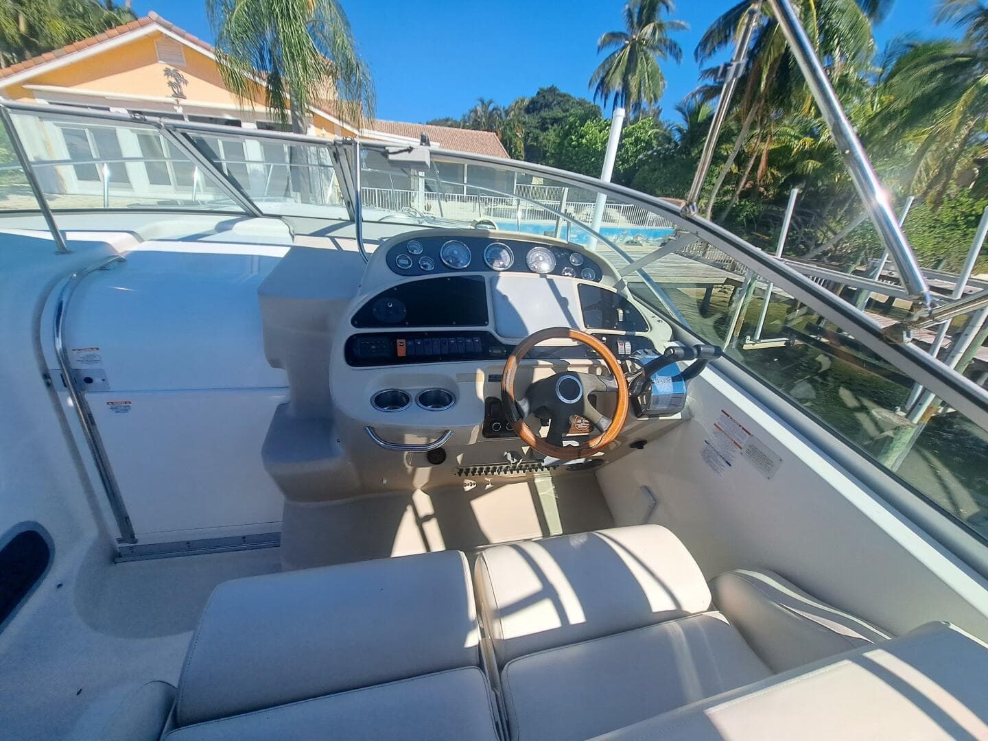 2005 Chaparral 330 Signature Cruiser — photo 5