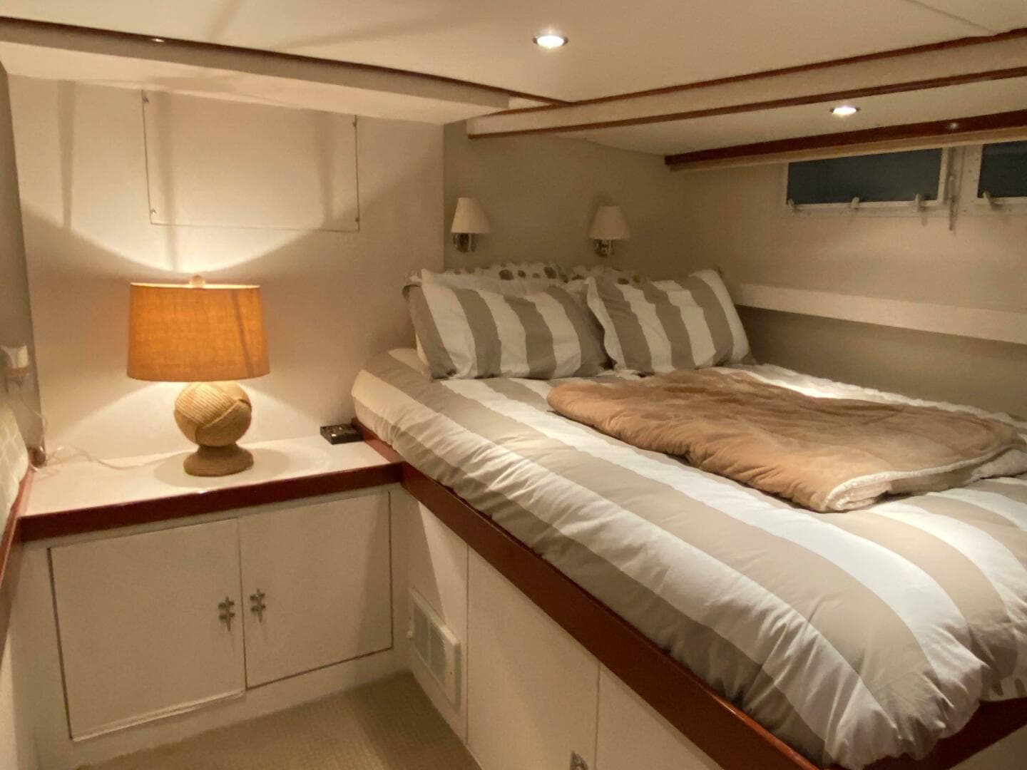 1973 Chris-Craft 47 Commander Flush Deck — photo 14