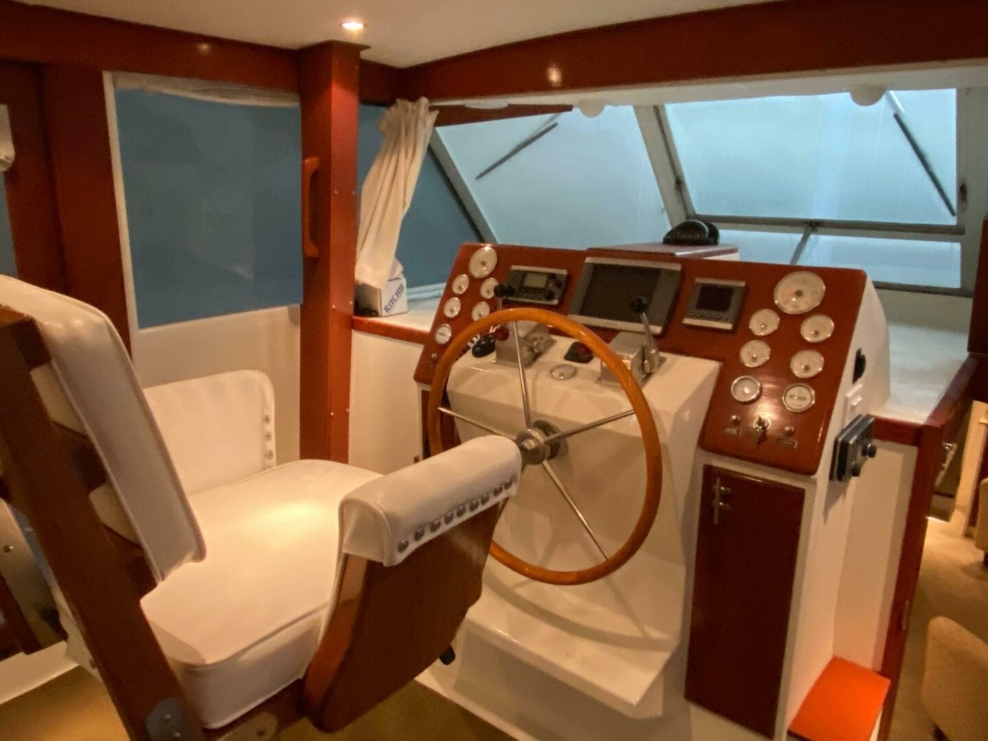 1973 Chris-Craft 47 Commander Flush Deck — photo 28