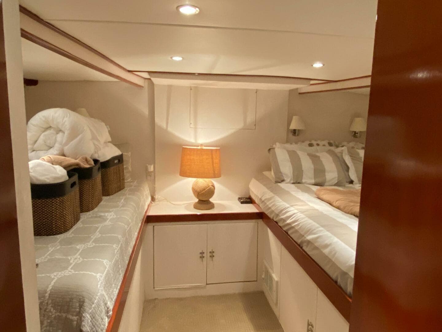 1973 Chris-Craft 47 Commander Flush Deck — photo 15