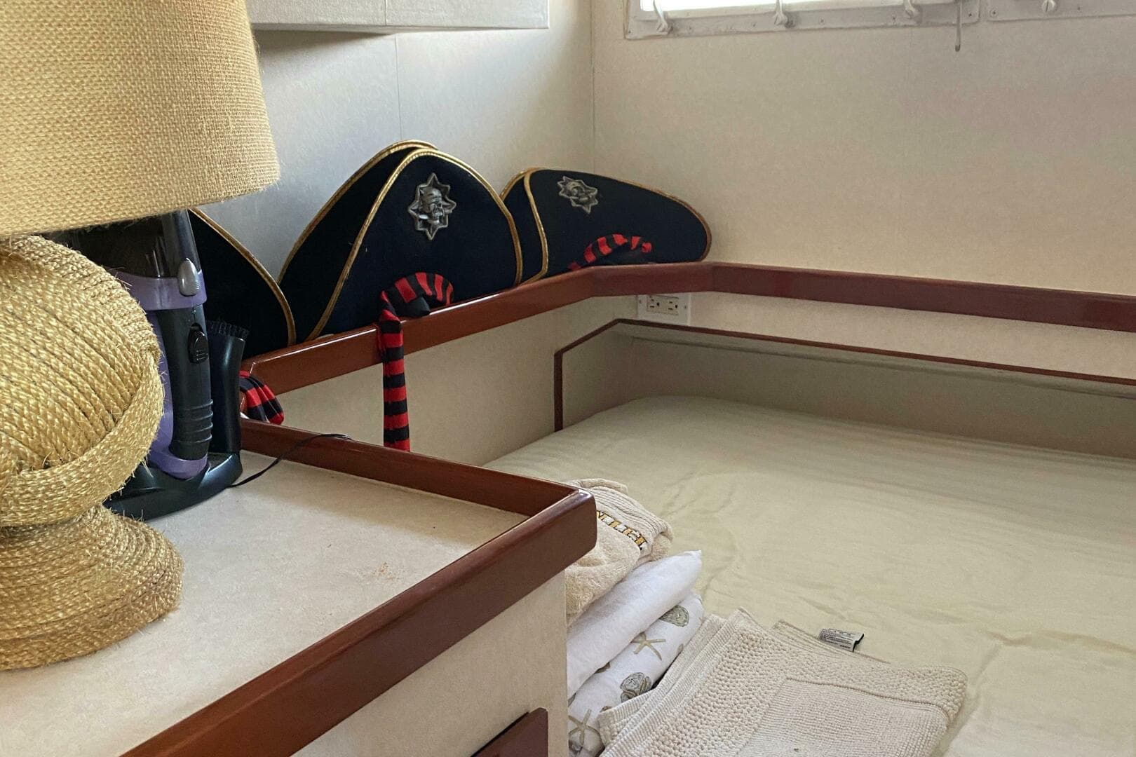 1973 Chris-Craft 47 Commander Flush Deck — photo 210