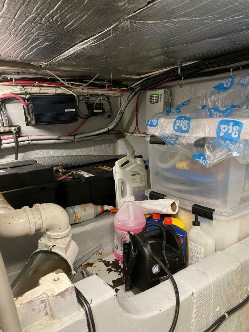 1973 Chris-Craft 47 Commander Flush Deck — photo 42