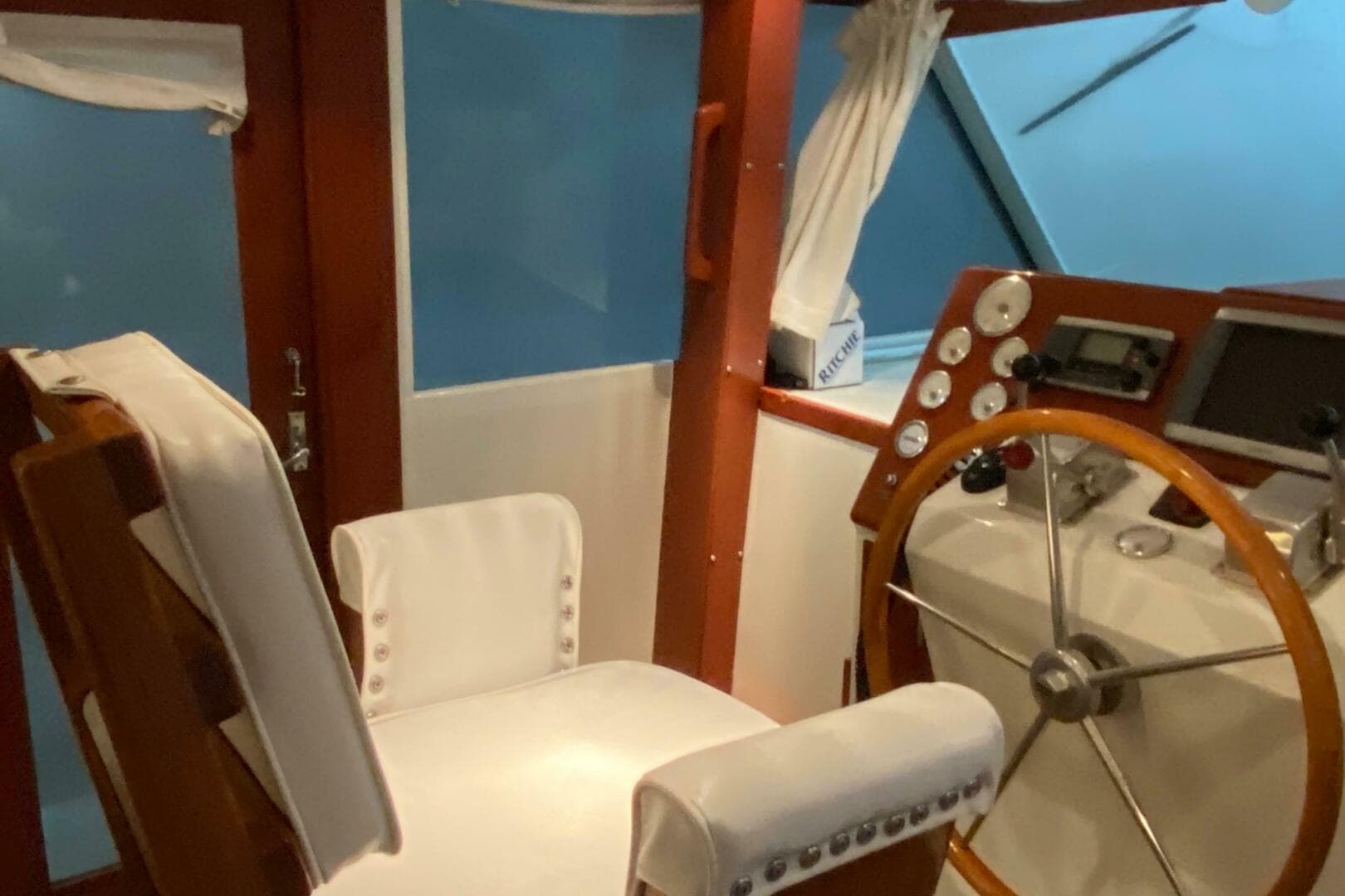 1973 Chris-Craft 47 Commander Flush Deck — photo 95