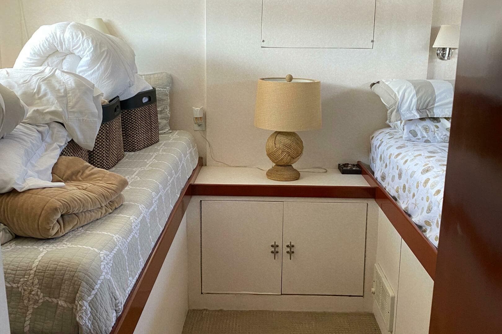 1973 Chris-Craft 47 Commander Flush Deck — photo 216