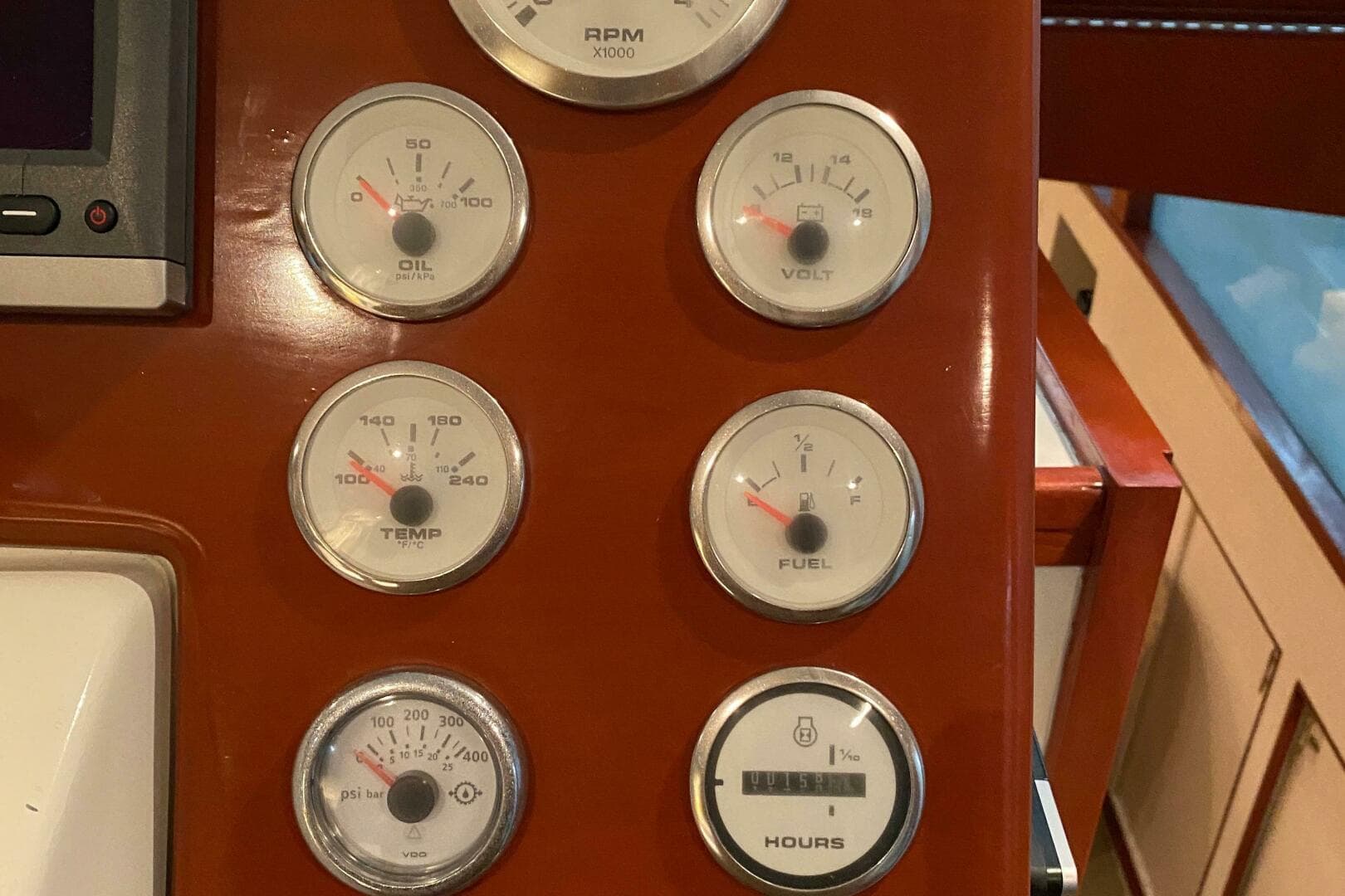 1973 Chris-Craft 47 Commander Flush Deck — photo 97